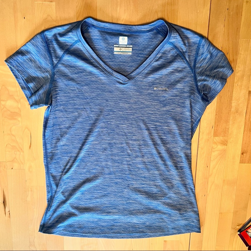 Columbia Women’s Omni Freeze Zero V-neck Shirt- Medium